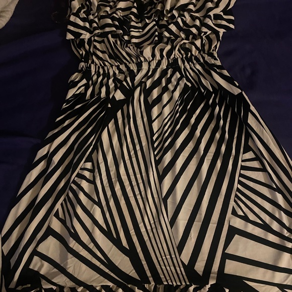 Beautiful dress - Picture 2 of 3